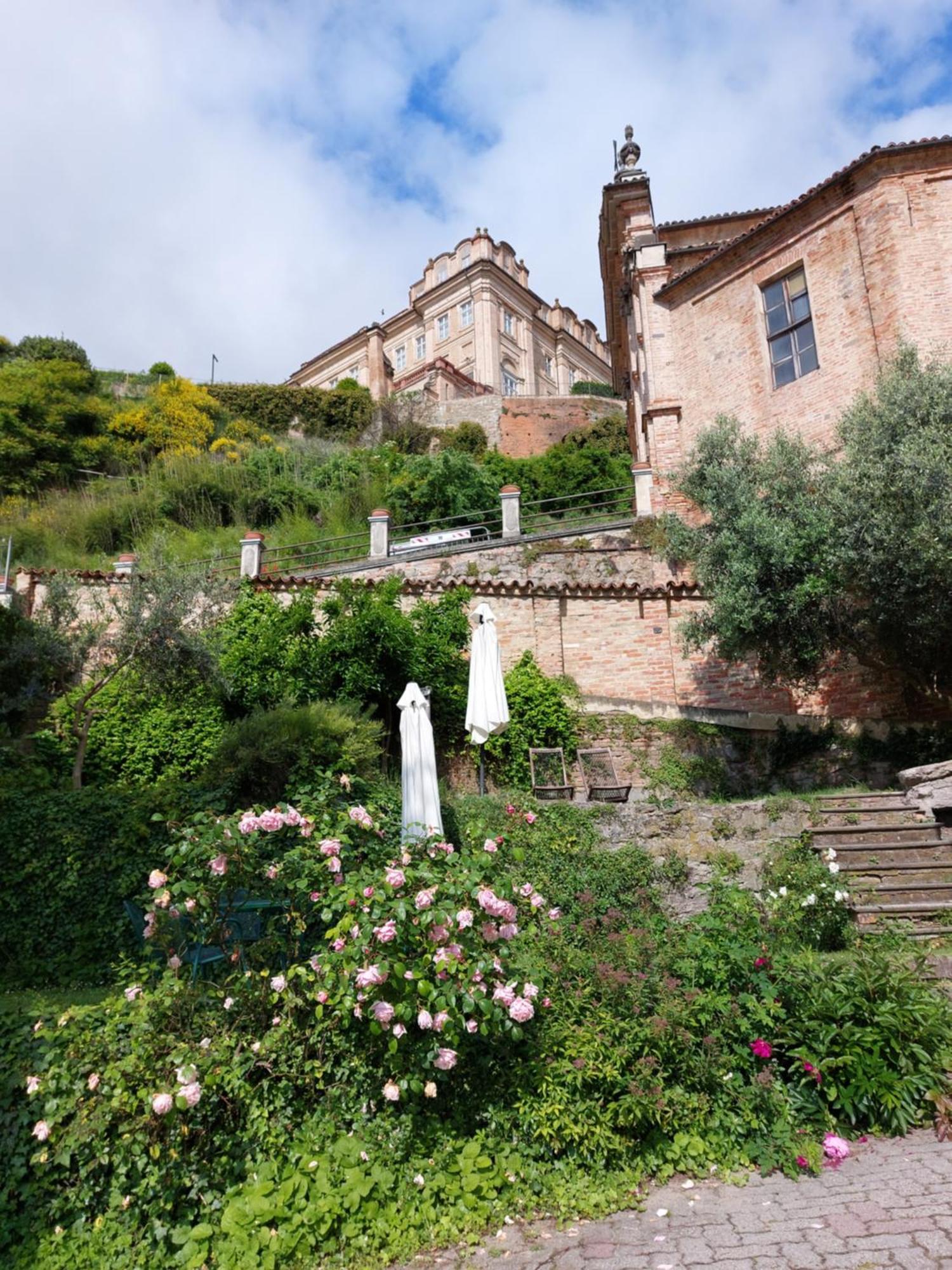 Il Giardino Di Olivia Apartment Guarene Exterior photo
